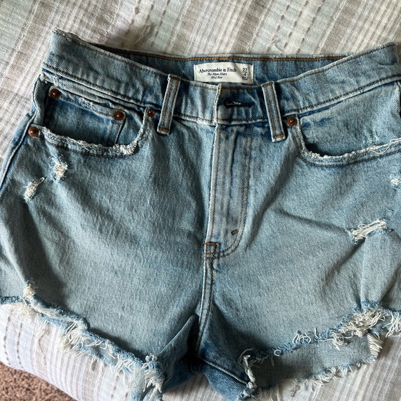 Abercrombie shorts size 4 - Picture 2 of 2